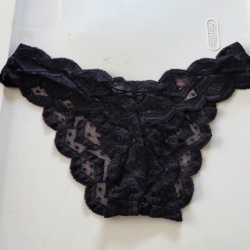 NWOT VS lace cheeky cut panties